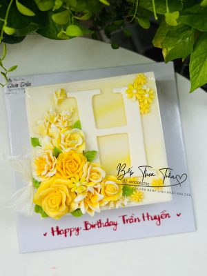 Bánh hoa vàng chữ H 20cm